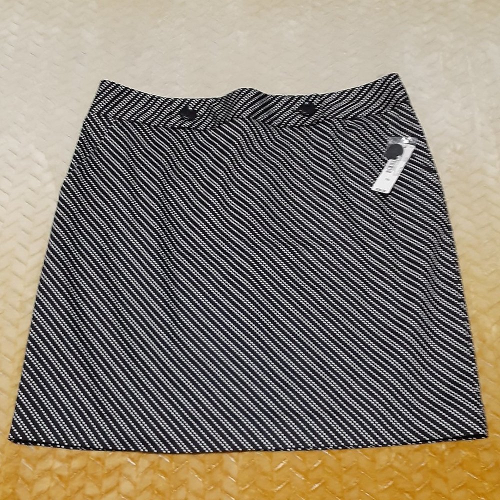 Women's Worthington Skirt Black & White Plus Size 14 NWT-$36.00.